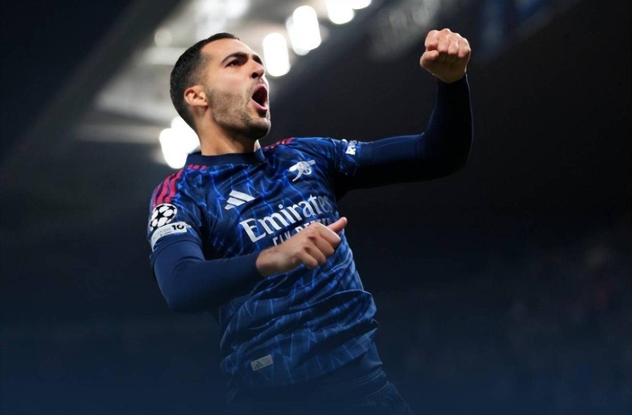 欧冠阿森纳3比0弱旅，十连胜遭遇魔鬼赛程，梅里诺两球状态佳